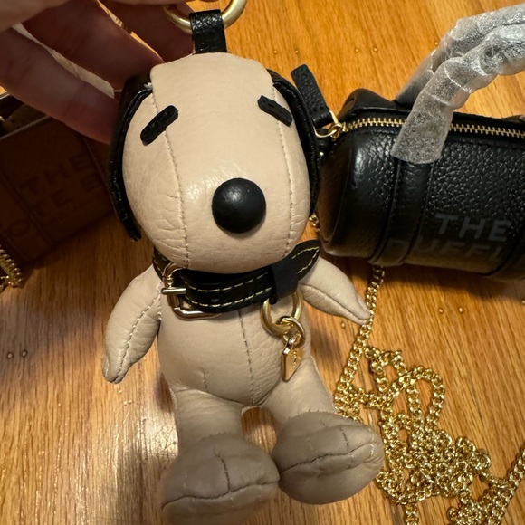 Coach x Peanuts Snoopy Leather Key Chain - Picture 4 of 7